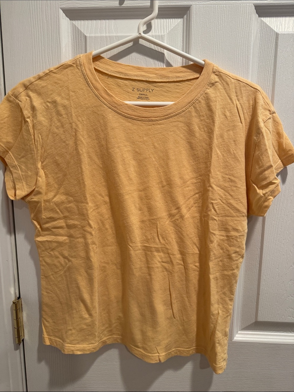 Z Supply Woman’s Short Sleeve Crewneck Tee in Light Yellow/orange shade sz small